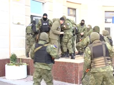 Украинские силовики взяли под контроль Одесский нефтеперерабатывающий завод