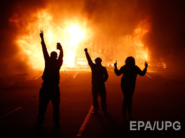 В американском Фергюсоне вспыхнули массовые беспорядки. Фоторепортаж