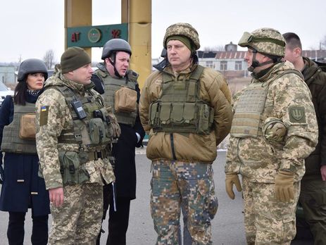 ﻿Президент Латвії відвідав зону операції Об'єднаних сил на Донбасі