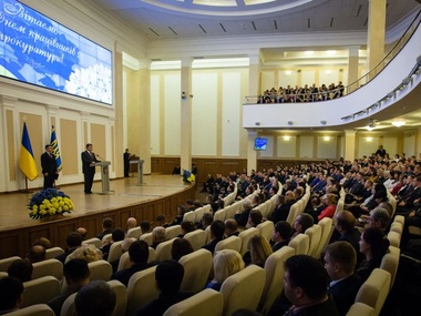 Порошенко потребовал от прокуроров большей эффективности в борьбе с коррупцией и расследовании преступлений на Майдане