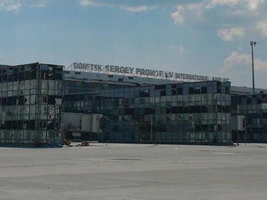 Украинский и российский генералы выехали в район донецкого аэропорта для переговоров о перемирии