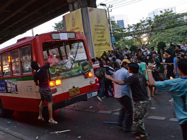 В Бангкоке строят баррикады: продолжается протест против правительства