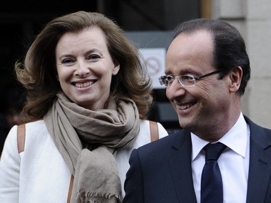 Первая леди Франции после известий в СМИ об измене мужа попала в больницу 