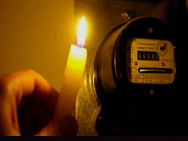 Жителям Киевской области начали отключать свет утром и вечером