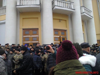 Активисты штурмовали Винницкую ОГА, протестуя против отставки главы облсовета Свитко