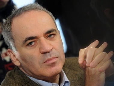 Каспаров считает, что Путин может ввести войска в Армению или Азербайджан