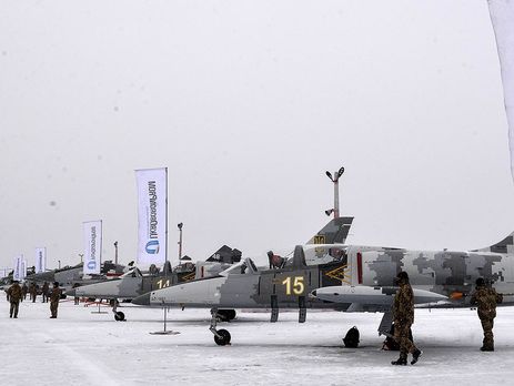 Под Киевом Вооруженным силам Украины передали боевые самолеты и беспилотники. Фоторепортаж