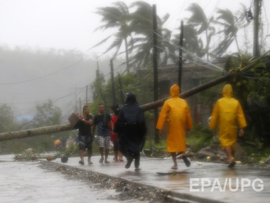 На Филиппинах из-за тайфуна эвакуировали более миллиона жителей