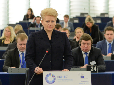 Президент Литвы: Пока Европа жалуется, что потеряла свой путь, с Майдана идут другие сигналы