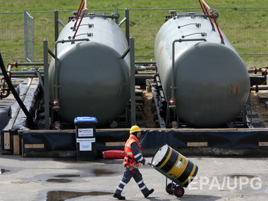 Нефть Brent упала ниже $65 за баррель впервые за пять лет