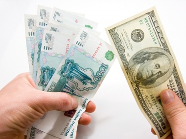 Впервые в истории курс доллара поднялся выше 55 рублей