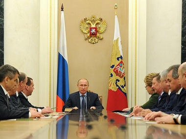 Путин на встрече с членами Совбеза РФ обсудил ситуацию на Донбассе