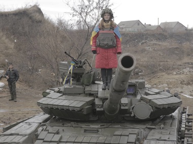 Украинские солдаты назвали танк в честь школьницы, живущей в зоне АТО. Фоторепортаж