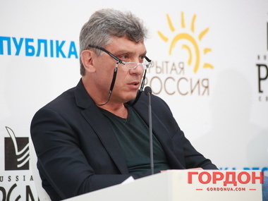 Немцов: Россия приступила к печатанию рублей, чтобы расплатиться с долгами перед зарубежными банками