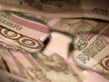 Рубль обошел гривну в рейтинге самых слабых валют