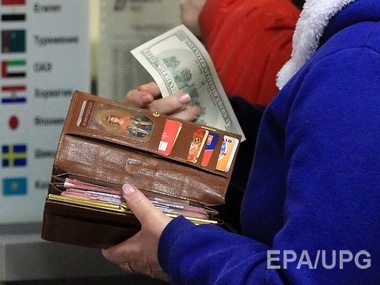 Доллар в обменниках Украины продают по 16,43 грн, на черном рынке – по 21 грн