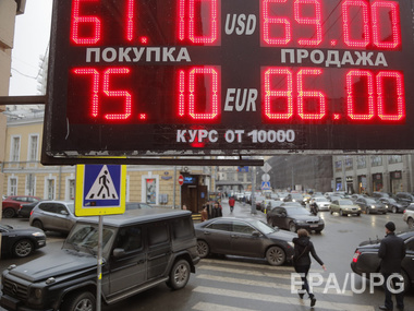 СМИ: В России из-за обвала рубля дилеры остановили продажи автомобилей