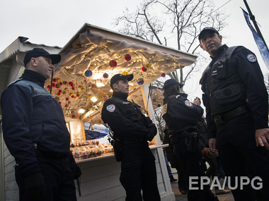 Во время рождественских праздников безопасность французов будут охранять усиленные наряды полиции и 300 солдат