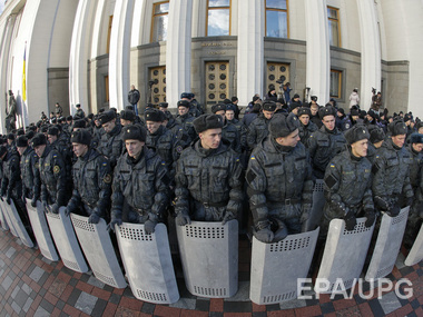 Дайджест 23 декабря: Рада отменила внеблоковый статус, бюджет не принят, протесты под парламентом