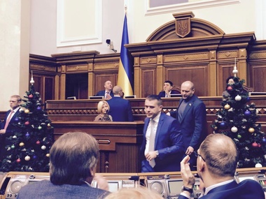 Рада продлила работу первой сессии до 3 февраля 2015 года