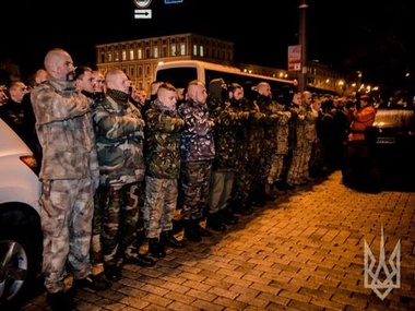 Полк "Азов" заявил, что берет полный контроль над объектами жизнеобеспечения Мариуполя