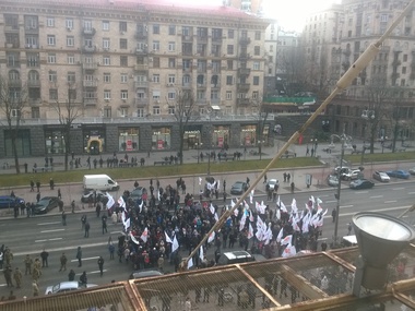 Протестующие под Киевсоветом перекрыли Крещатик