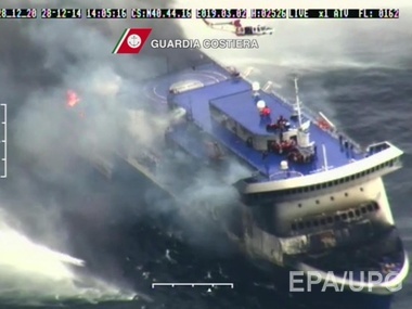 В Адриатике с горящего парома спасли уже 290 человек