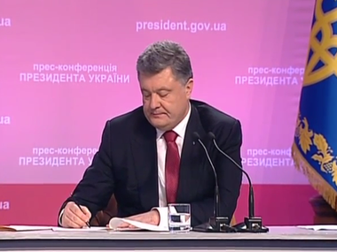 Порошенко подписал закон об отказе от внеблокового статуса Украины