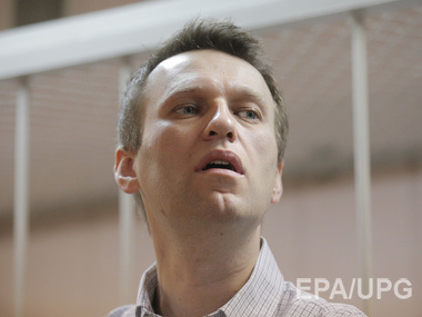Навального привезли домой и не выпускают из квартиры