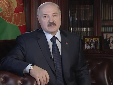 Лукашенко: Уходящий год показал нам, что любые проблемы кажутся мелкими и несущественными, когда рвутся снаряды, свистят пули и льется кровь