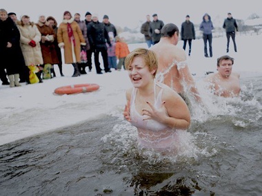 Где в Киеве можно окунуться в воду и повеселиться на Крещение