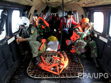 В Индонезии продолжаются поиски тел погибших в авиакатастрофе лайнера AirAsia. Фоторепортаж