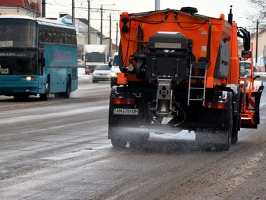 КГГА: На дороги Киева высыпали 2 тыс. тонн песка и соли