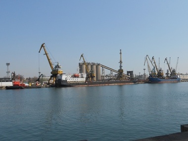 Корабль с трубами для "Южного потока" сняли с мели в Болгарии