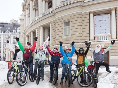 В Одессе состоялся велопробег Дедов Морозов. Фоторепортаж