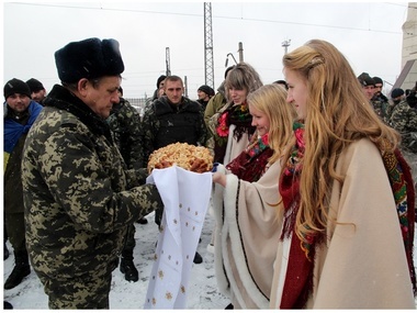 Пресс-центр АТО: Украинским военным в зоне АТО обещают праздничный стол на Рождество