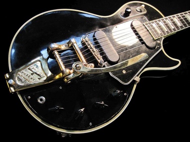 В Нью-Йорке продают легендарную гитару Black Beauty
