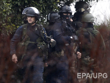 Французская полиция освобождает заложников, взятых нападавшими на журнал Сharlie Hebdo. Прямая трансляция. Видео