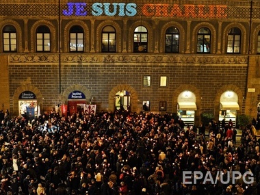 Во Франции проходят многотысячные демонстрации в связи с терактами