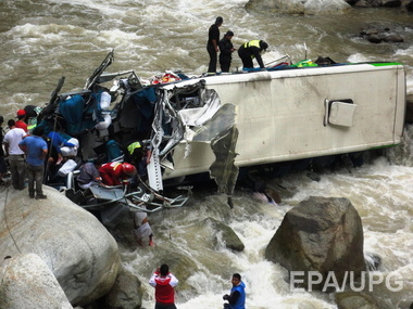 В Перу автобус упал в ущелье: погибли 23 человека