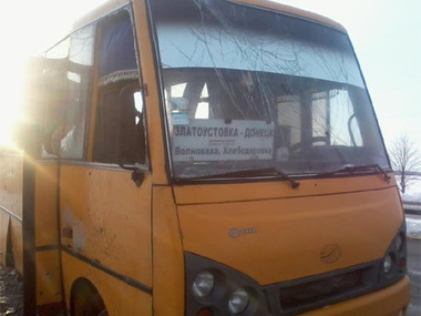 В результате обстрела пассажирского автобуса возле Волновахи погибли 10 человек. Фоторепортаж