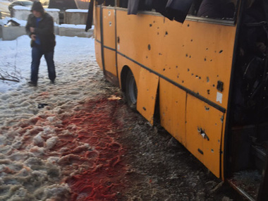 Миссия ОБСЕ: Пассажирский автобус под Волновахой обстреляли из "Градов"