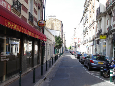 Во французском городе Коломб вооруженный мужчина захватил двух заложников в отделении почты