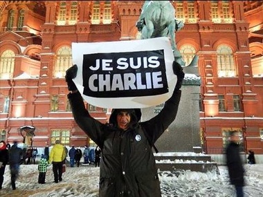 Немцов: 75-летнего активиста Ионова могут посадить на пять  лет за одиночный пикет у Кремля с плакатом Je suis Charlie