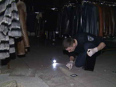 В Виннице милиция задержала преступников, которые сделали подкоп и ограбили магазин верхней одежды