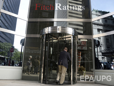 Fitch понизило рейтинги 30 крупнейших банков России