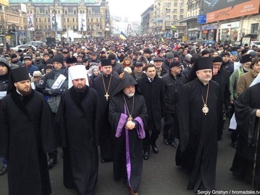 На Майдане в Киеве проходит молебен по погибшим под Волновахой с участием президента и премьера