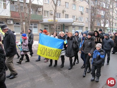 В Славянске провели Марш мира под лозунгом "Путина на плаху за нашу Волноваху". Фоторопертаж