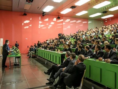 Выступление Порошенко в Цюрихе пытались сорвать пророссийскими возгласами