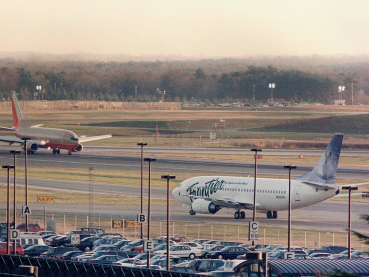 ﻿В американському аеропорту впав трап із пасажирами, постраждало шестеро осіб
